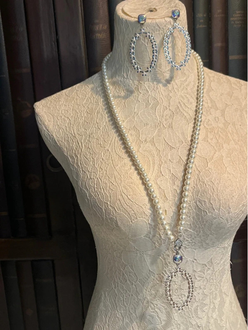 068 Elegant Faux Pearl & Rhinestone Pendant Necklace & Drop Earring Set